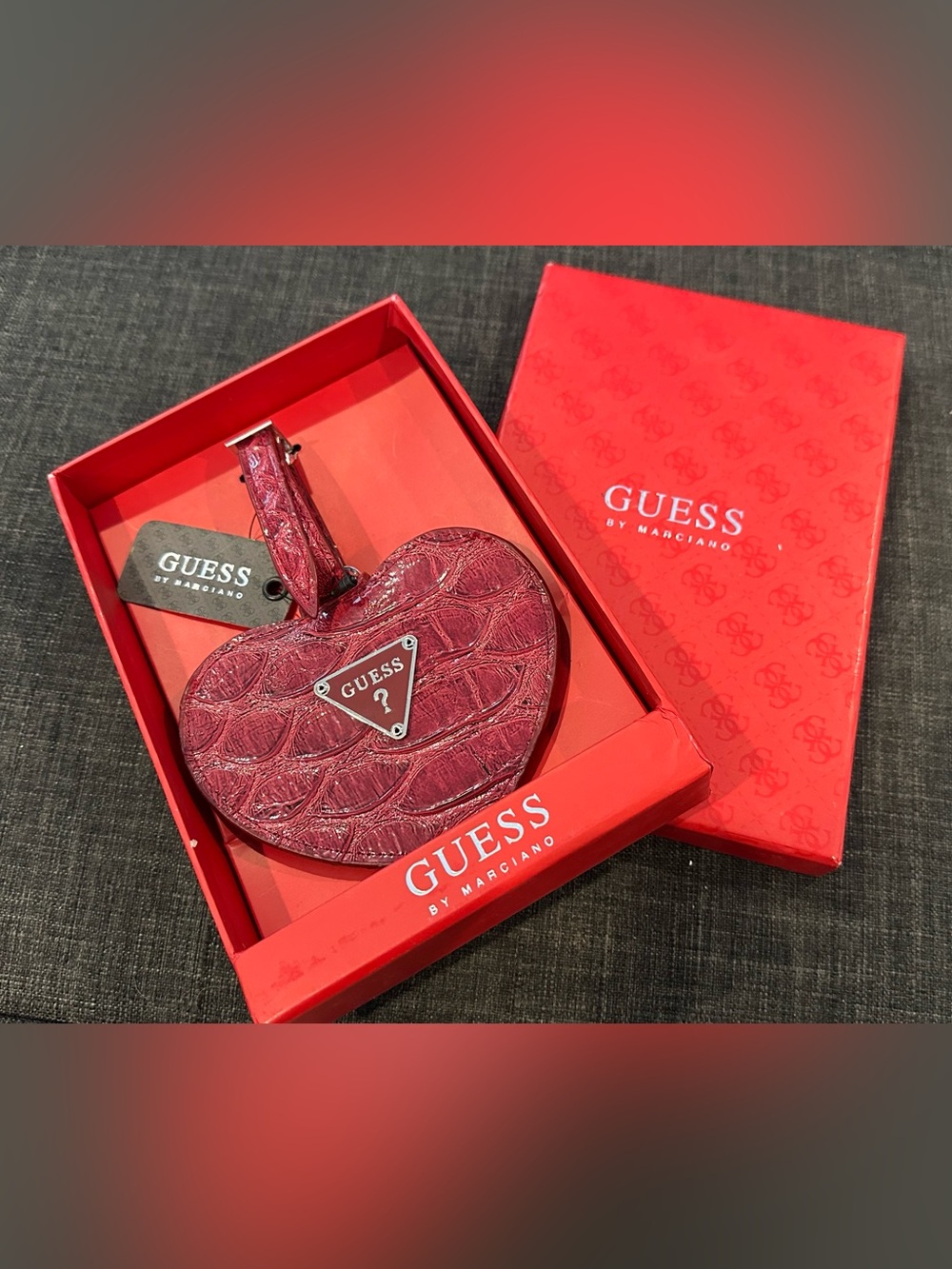 NEW IN BOX-Guess Heart Luggage Tag